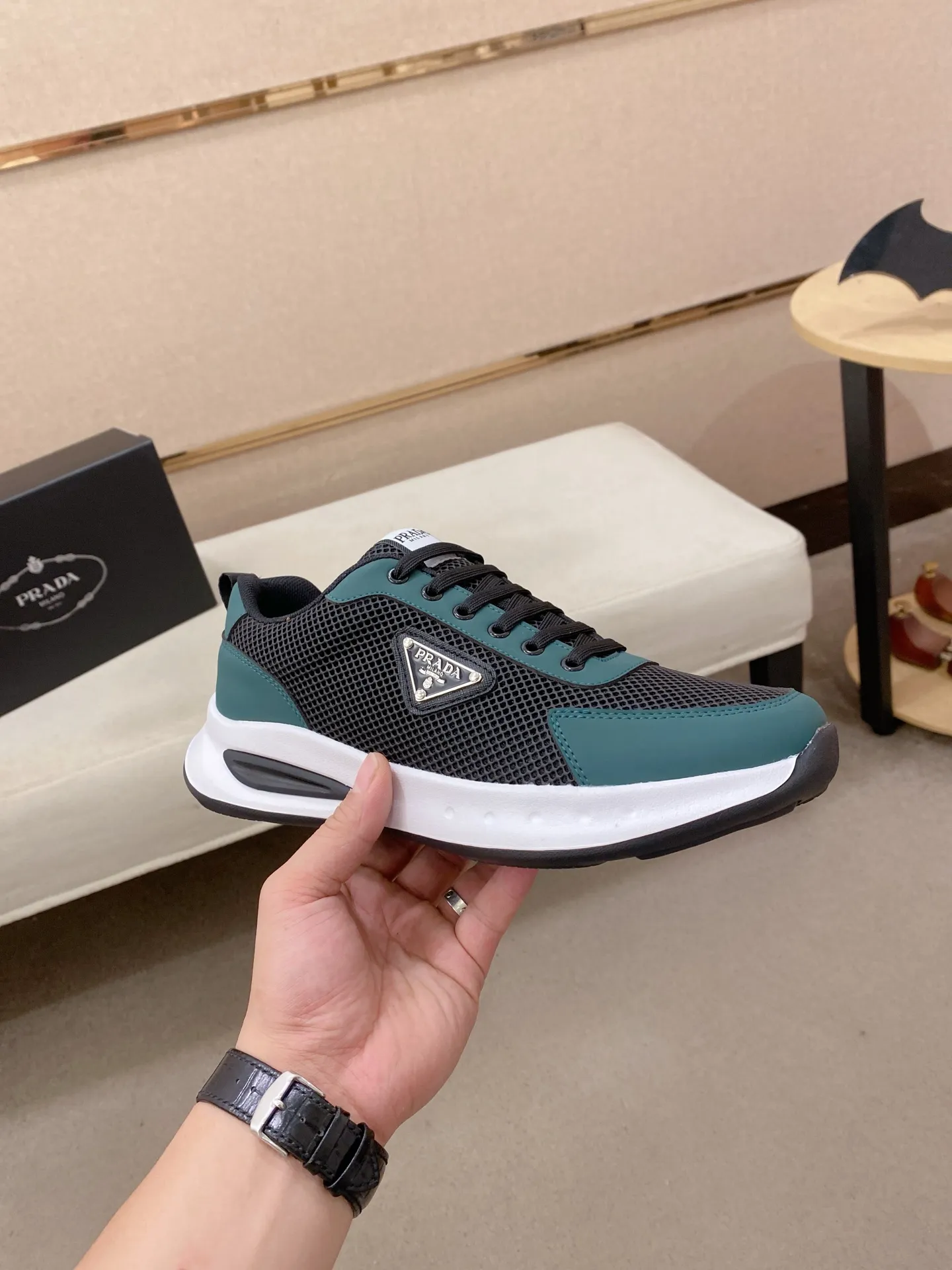 Men's men's shoes💰: 440💰[Prada～Prada] Trendy new styles are on the market. Same style as the official website. Counter quality. Original version. [Strong] [Strong] Imported selected first-layer cowhide. Comfortable and breathable sheepskin lining, fine workmanship, upper layer made of 100% pure cowhide, original last shape, comfortable on the feet, shoe sizes 38 to 44